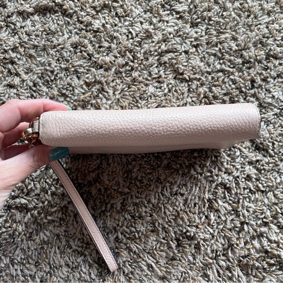 Michael Kors Jet Set Multifunction Phone Wristlet Pebbled Leather Powder Blush - Picture 3 of 8